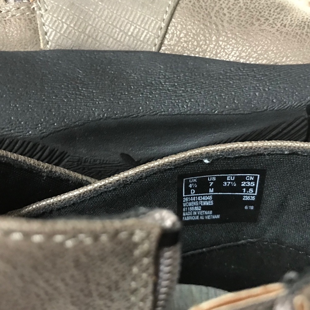 Clark’s Cloudsteppers Sillian Rani Ankle Bootie size 7 Never Worn - Picture 9 of 12